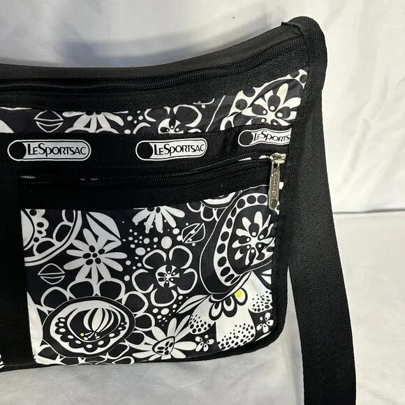 lesportsac crossbody Black and white with lots of zipper pockets - Picture 2 of 7